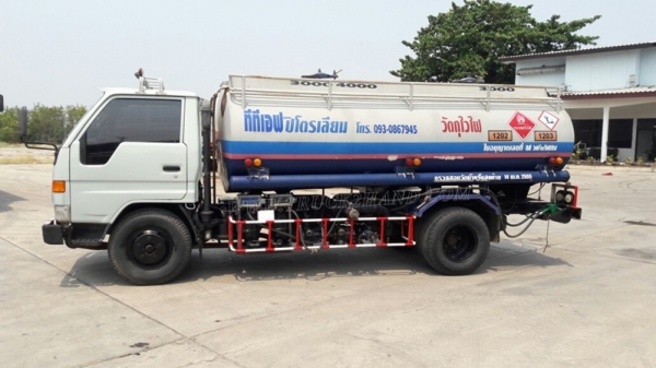 รถบรรทุกน้ำมัน ยี่ห้อ TOYOTA BU141R   115 แรงม้า ปีจดทะเบียน 2539