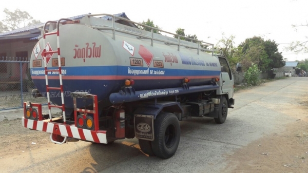 รถบรรทุกน้ำมัน ยี่ห้อ TOYOTA BU141R   115 แรงม้า ปีจดทะเบียน 2539