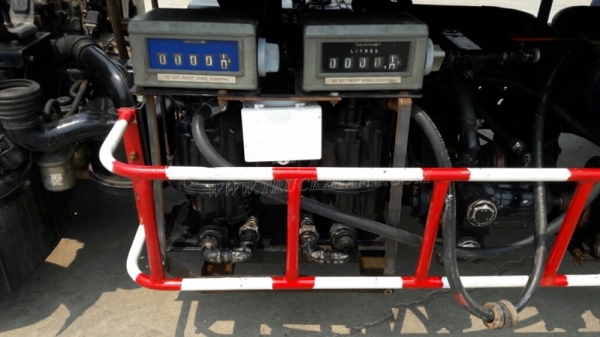 รถบรรทุกน้ำมัน ยี่ห้อ TOYOTA BU141R   115 แรงม้า ปีจดทะเบียน 2539