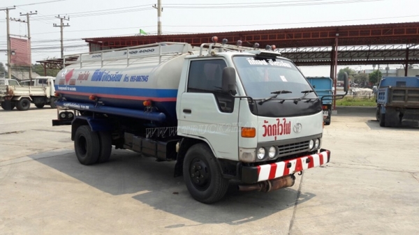 รถบรรทุกน้ำมัน ยี่ห้อ TOYOTA BU141R   115 แรงม้า ปีจดทะเบียน 2539
