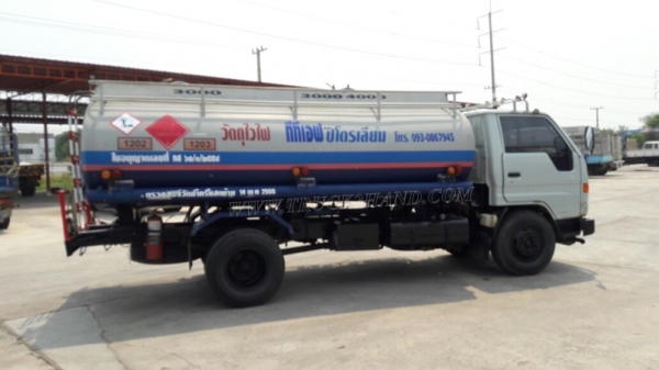 รถบรรทุกน้ำมัน ยี่ห้อ TOYOTA BU141R   115 แรงม้า ปีจดทะเบียน 2539