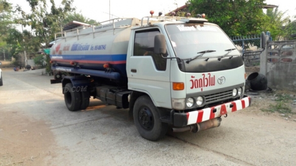 รถบรรทุกน้ำมัน ยี่ห้อ TOYOTA BU141R   115 แรงม้า ปีจดทะเบียน 2539