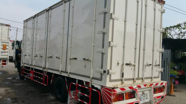 ขายรถ6ล้อตู้แห้ง10บาน HINO FC9JLLA ปี2014 เครื่อง175แรงม้า ตู้ยาว6.50เมตร