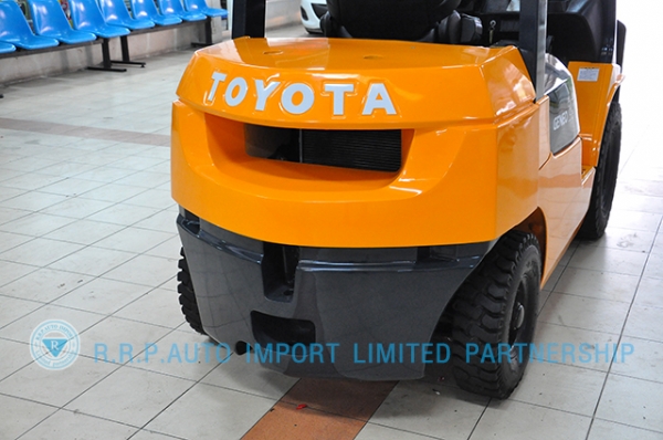 ขายรถโฟล์คลิฟท์มือสอง TOYOTA รุ่น7FD25-21850 ราคา 455,000 บาท นำเข้าจากประเทศญี่ปุ่น 100\% ไม่เคยใช้งานในไทย
