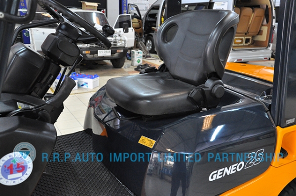 ขายรถโฟล์คลิฟท์มือสอง TOYOTA รุ่น7FD25-21850 ราคา 455,000 บาท นำเข้าจากประเทศญี่ปุ่น 100\% ไม่เคยใช้งานในไทย