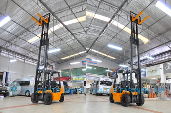 ขายรถโฟล์คลิฟท์มือสอง TOYOTA รุ่น7FD25-21850 ราคา 455,000 บาท นำเข้าจากประเทศญี่ปุ่น 100\% ไม่เคยใช้งานในไทย