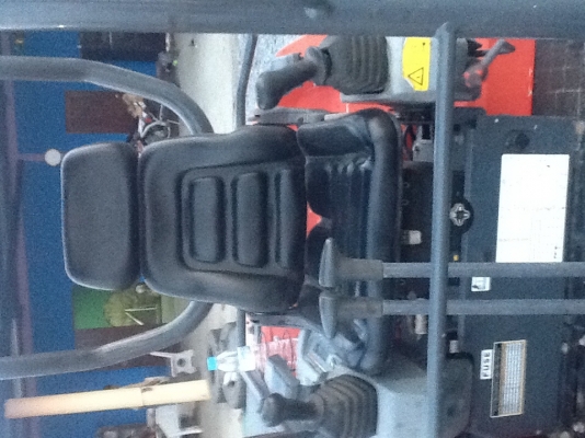 รถแบคโฮ คูโบต้า 3 ตันรุ่น2สี่เสา