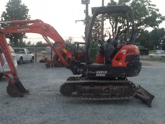 รถแบคโฮ คูโบต้า 3 ตันรุ่น2สี่เสา