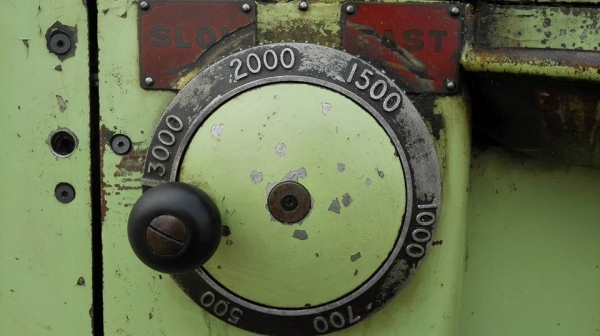 === Sold === กลึงเล็ก COLCHESTER Made in ENGLAND 3.5 ฟุตหนัก ** เกียร์บล็อคปรับสปีดแบบโรตารี่ ** เครื่องสดรางคมเงียบแน่นทุกเกียร์