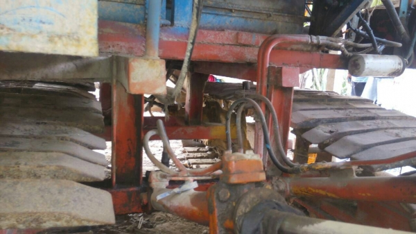 ขายรถเกี่ยวข้าวรองกระสอบ ทรงศักดิ์การช่าง เครื่อง Eh700 ขายรถเกี่ยวข้าวรองกระสอบ ทรงศักดิ์การช่าง เครื่อง Eh700