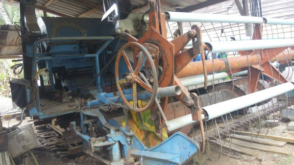 ขายรถเกี่ยวข้าวรองกระสอบ ทรงศักดิ์การช่าง เครื่อง Eh700