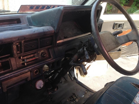 ขายโตโยต้า4ล้อ เครื่อง2C เล่มทะเบียนป้ายเล็กเอกสารพร้อมโอน ทะเบียนขาดสิงหา56 เครื่องดีเซล แซสซีดี กระบะพื้นผุอย่างเดียว ขายตามสภาพ ขาย 45000 บาท