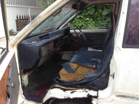 ขายโตโยต้า4ล้อ เครื่อง2C เล่มทะเบียนป้ายเล็กเอกสารพร้อมโอน ทะเบียนขาดสิงหา56 เครื่องดีเซล แซสซีดี กระบะพื้นผุอย่างเดียว ขายตามสภาพ ขาย 45000 บาท