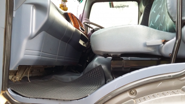 ขายสิบล้อดั๊มสองเพลาเมก้า 320 ปี 49 สวย ๆ ครับ  081 7368589