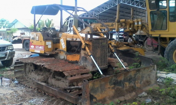 ขายรถแทรคเตอร์ KOMATSU D20PLL-6 ตีนเป็ดกว้าง 90 ซม.สไลด์ใบมีดได้ตะแคงซ้ายขวา ราคา 200000