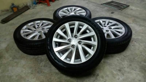 ล้อมิตซูบิชิ ขอบ 15 พร้อมยาง 185 55 15 ชุดล่ะ 9000