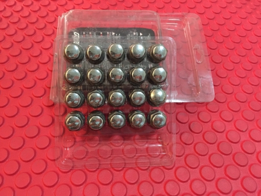 น๊อตล้อ toyota vigo ราคา 500 บาท   พร้อมส่งค่ะ โทร 099-1986308