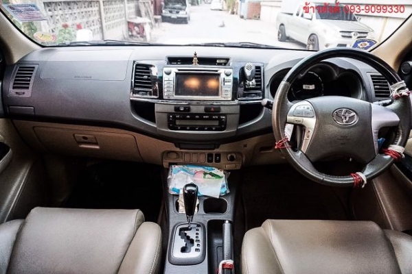 2013 TOYOTA FORTUNER 3.0V AT 2WD Navi สีขาวมุกรุ่นTOPสุดขับ2สภาพน้องๆป้ายแดงไม่เคยชนรับประกัน เกียร์ออโต้ดีเซล ราคาถูก