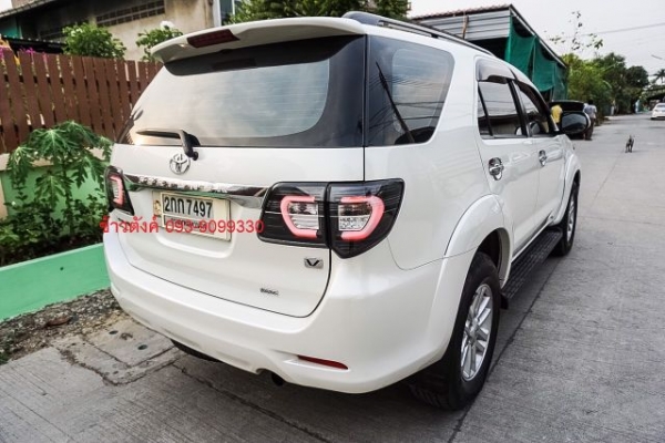 2013 TOYOTA FORTUNER 3.0V AT 2WD Navi สีขาวมุกรุ่นTOPสุดขับ2สภาพน้องๆป้ายแดงไม่เคยชนรับประกัน เกียร์ออโต้ดีเซล ราคาถูก