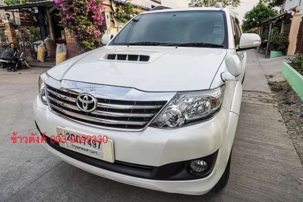 2013 TOYOTA FORTUNER 3.0V AT 2WD Navi สีขาวมุกรุ่นTOPสุดขับ2สภาพน้องๆป้ายแดงไม่เคยชนรับประกัน เกียร์ออโต้ดีเซล ราคาถูก