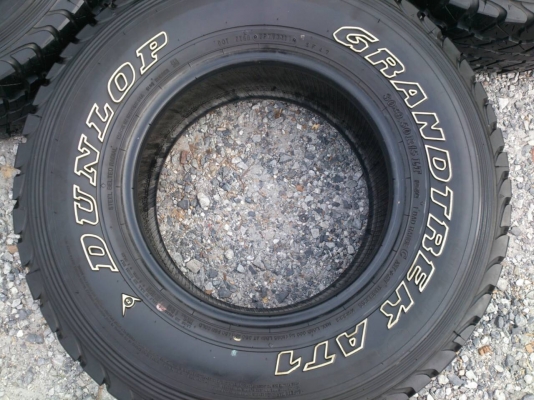 ขายยาง DUNLOP A/T 30&times;9.50R15 ยางปี11 ดอกยางหนาเต็มไม่มีปะใช้งานน้อยสวยๆ จำนวน 4 เส้น
