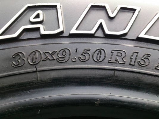 ขายยาง DUNLOP A/T 30&times;9.50R15 ยางปี11 ดอกยางหนาเต็มไม่มีปะใช้งานน้อยสวยๆ จำนวน 4 เส้น