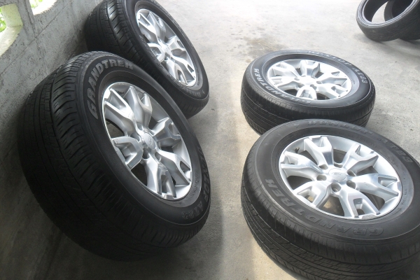 ล้อแม็ก18นิ้ว6รู ฟอด พร้อมยาง สวยๆ 4 ล้อ ลดราคาเหลือ 7500 บาท ล้อแม็ก18นิ้ว6รู ฟอด พร้อมยาง สวยๆ 4 ล้อ ลดราคาเหลือ 7500 บาท