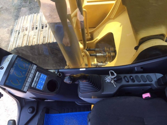 KOMATSU PC200-8 (เจ้าของขายเอง) รถปี 11 5,XXX ชั่วโมง เอกสารใบแจ้งจำหน่าย (ประกันศูนย์ยังมีอยู่ ถ่ายน้ำมันเครื่องกรองน้ำมันไฮโดลิคกองฟรีอีกนาน) รถออกป้ายแดง ตัวญี่ปุ่น สีเดิม รถสวยมาก