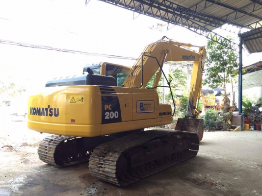 KOMATSU PC200-8 (เจ้าของขายเอง) รถปี 11 5,XXX ชั่วโมง เอกสารใบแจ้งจำหน่าย (ประกันศูนย์ยังมีอยู่ ถ่ายน้ำมันเครื่องกรองน้ำมันไฮโดลิคกองฟรีอีกนาน) รถออกป้ายแดง ตัวญี่ปุ่น สีเดิม รถสวยมาก
