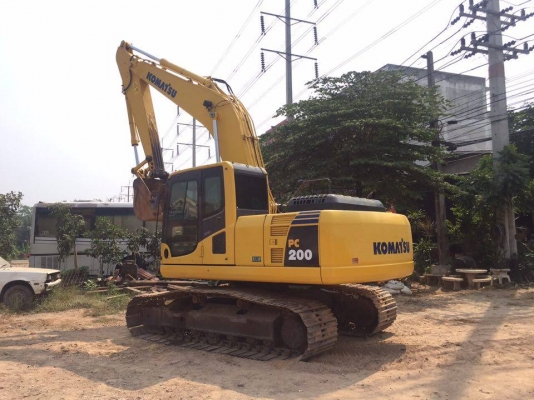 KOMATSU PC200-8 (เจ้าของขายเอง) รถปี 11 5,XXX ชั่วโมง เอกสารใบแจ้งจำหน่าย (ประกันศูนย์ยังมีอยู่ ถ่ายน้ำมันเครื่องกรองน้ำมันไฮโดลิคกองฟรีอีกนาน) รถออกป้ายแดง ตัวญี่ปุ่น สีเดิม รถสวยมาก