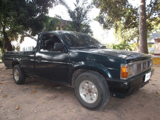 ขายกระบะนิสสันบิ๊กเอ็มหน้าตาข่าย หัวเดียว ทะเบียนเต็ม พร้อมโอน ยางใหม่สี่เส้นเป็นรถ ผอ.โรงเรียน 0817901940