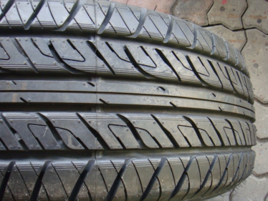 ยางใหม่ 235-60R18แต่มีตำหนิขายถูกเส้นละ300