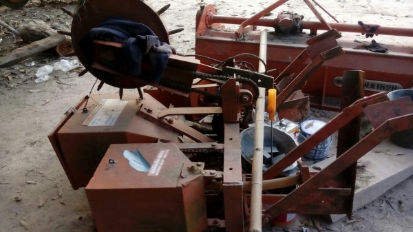 ขายรถไถคูโบต้าL3408อุปกรณ์ดันหน้าผานหกโรตารี่1.60เครื่องหยอดข้าวหกแถวเล่มทะเบียนพร้อม