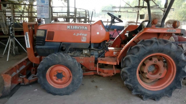 ขายรถไถคูโบต้าL3408อุปกรณ์ดันหน้าผานหกโรตารี่1.60เครื่องหยอดข้าวหกแถวเล่มทะเบียนพร้อม