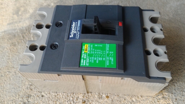 เบรกเกอร์