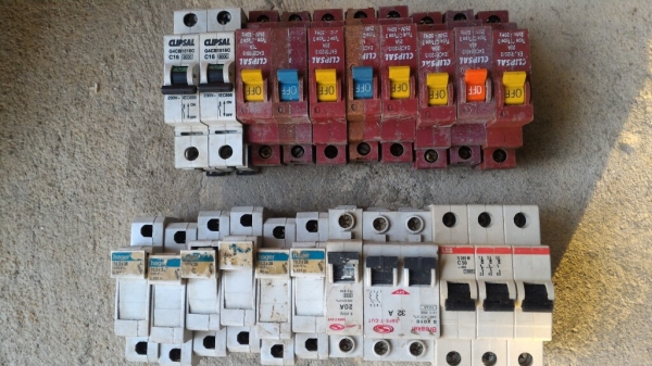 เบรกเกอร์