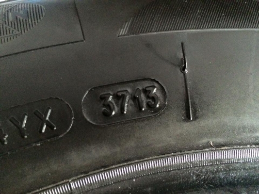 ขายยาง 195/65/15 มิชลิน ปลายปี13 ไม่มีปะ ดอกสวยๆ