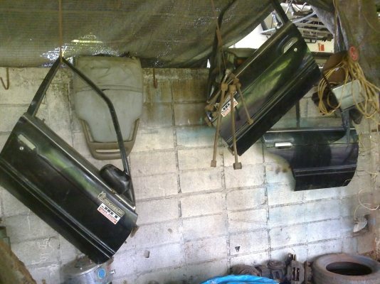 ประตู Nissan Bluebird U12   4  บาน 1,000 บาท