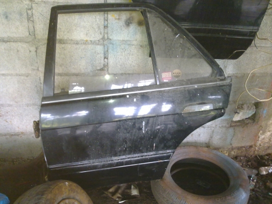 ประตู Nissan Bluebird U12 4 บาน 1,000 บาท ประตู Nissan Bluebird U12 4 บาน 1,000 บาท