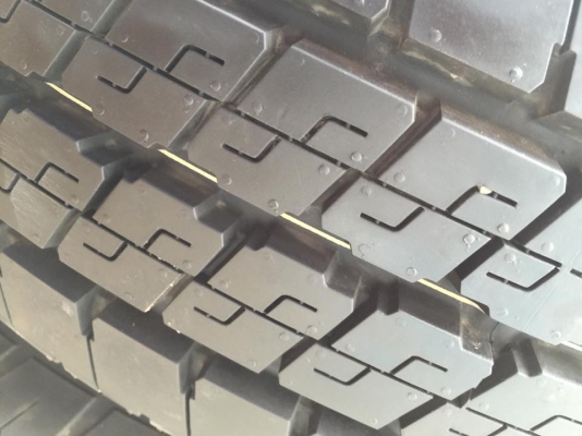 ขายยางดันลอปถอดป้ายแดงขอบ15 4เส้น ราคา8,000บาท