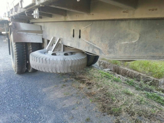 ขายหางพ่วง  สามมิต  2  เพลา. ปี 49.  (  มี ขาย 3 หาง  )     สนใจติดต่อ   081 -  6079515