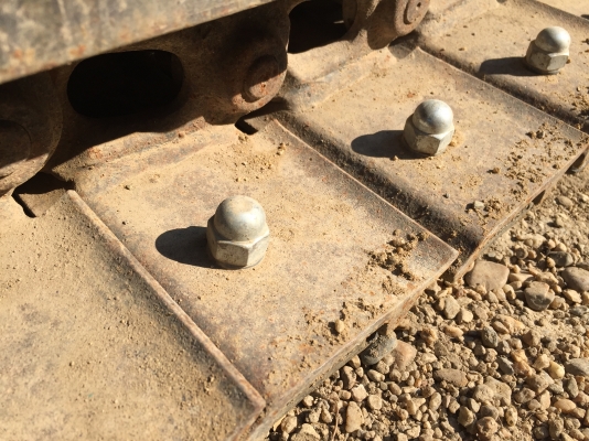 ก้อนยางติดแทรคเหล็กสำหรับรถ PC30 หรือเทียบเท่า สภาพ90\%