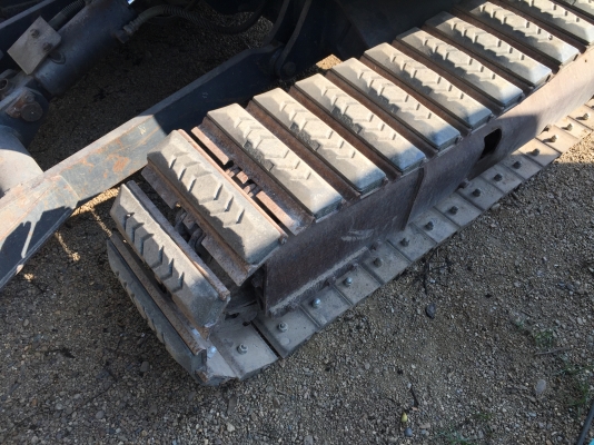 ก้อนยางติดแทรคเหล็กสำหรับรถ PC30 หรือเทียบเท่า สภาพ90\%