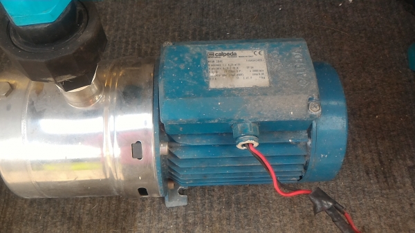 ปั๊มน้ำ caipeda จากอิตาลี ขนาด 1 แรงม้า ท่อ 1 นิ้ว แบบดันขึ้นได้สูงถึง 42.5 ม.ตัวเรื่อนปั๊มเป็นสแตนเลส