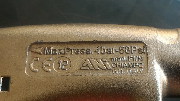 กาพ่นสีเอนกประสงค์คุณภาพสูง ยี่ห้อ ANI แบบกาบนขนาดใหญ่เป็นพลาสติกแข็งขาว