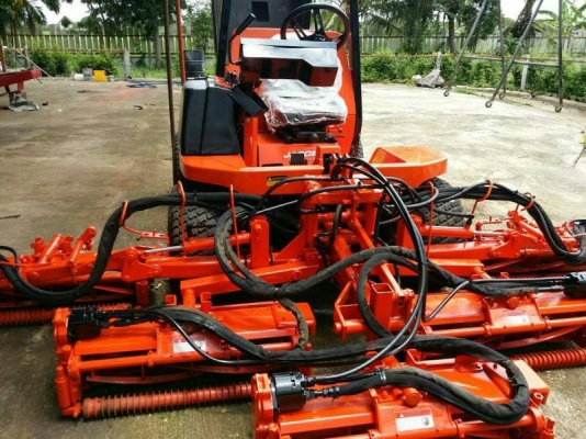 รถตัดหญ้า JACONSEN 5 แก๊ง เครื่องยนต์ดีเซล 4 สูบ 54 แรง พร้อมให้คำปรึกษาและแนะนำวิธีการใช้