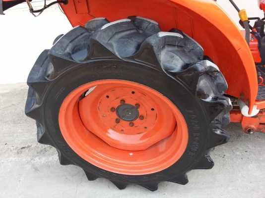 แทรกเตอร์เกรด A คูโบต้า L3008 4 WD ใบมีดตราช้าง  แน่นๆ ทำงาน 483 ชั่วโมงสีเดิมๆจากโรงงาน