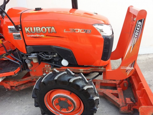 แทรกเตอร์เกรด A คูโบต้า L3008 4 WD ใบมีดตราช้าง  แน่นๆ ทำงาน 483 ชั่วโมงสีเดิมๆจากโรงงาน