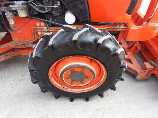 แทรกเตอร์เกรด A คูโบต้า L3008 4 WD ใบมีดตราช้าง  แน่นๆ ทำงาน 483 ชั่วโมงสีเดิมๆจากโรงงาน