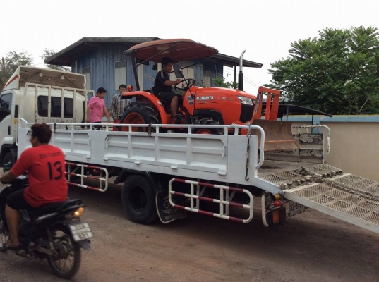 แทรกเตอร์เกรด A คูโบต้า L3008 4 WD ใบมีดตราช้าง  แน่นๆ ทำงาน 483 ชั่วโมงสีเดิมๆจากโรงงาน